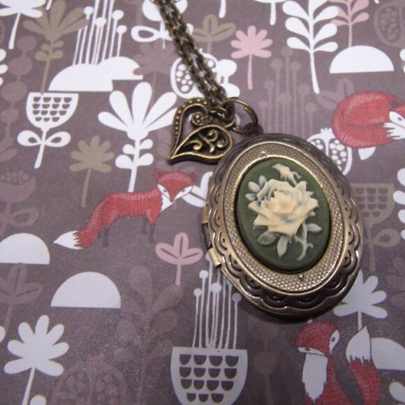 - Bronze Memorial Antique Rose Green locket Photo - Picture 7 of 9